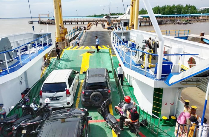 Arus mudik di Pelabuhan Ro-Ro Desa Air Putih, Bengkalis mulai dipadati pemudik yang akan merayakan Hari Raya Idulfitri di kampung halaman masing-masing, Ahad (7/4/2024)