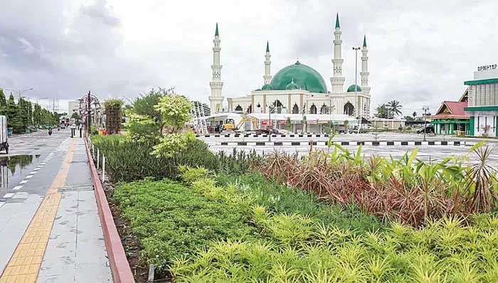 Masjid Agung Habiburrahman yang berdiri megah di Kota Dumai menjadi salah satu ikon wisata religi, Selasa (9/1/2024).