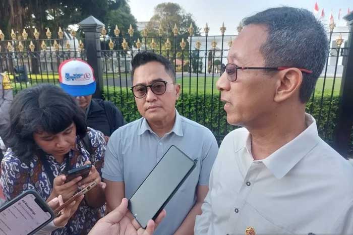 Kepala Biro Protokol Sekretariat Presiden Yusuf Permana mengatakan pihak Istana menggelar open house untuk pejabat dan masyarakat.