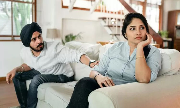 Menetapkan batasan dalam hubungan berguna untuk mengkomunikasikan hal apa yang bisa kita tolerir dari pasangan dan sebaliknya.