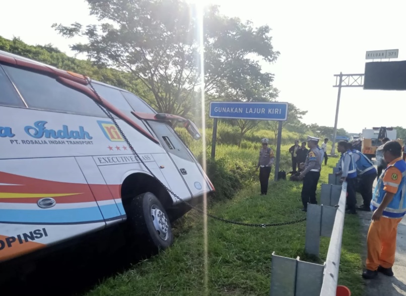 ILUSTRASI: Bus masuk parit di Tol Semarang mengakibatkan 7 orang tewas.
