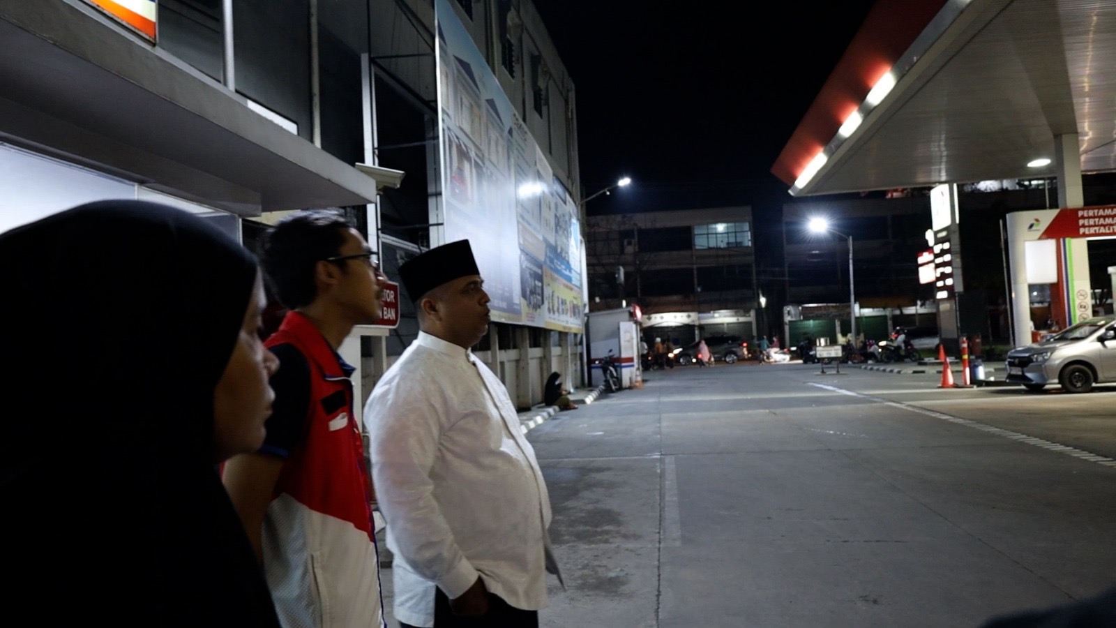 Anggota Komisi VII DPR RI Muhammad Nasir SH Dapil Riau saat melakukan pemantauan langsung disalah satu SPBU di Kota Pekanbaru, Selasa (09/4/2024) malam.