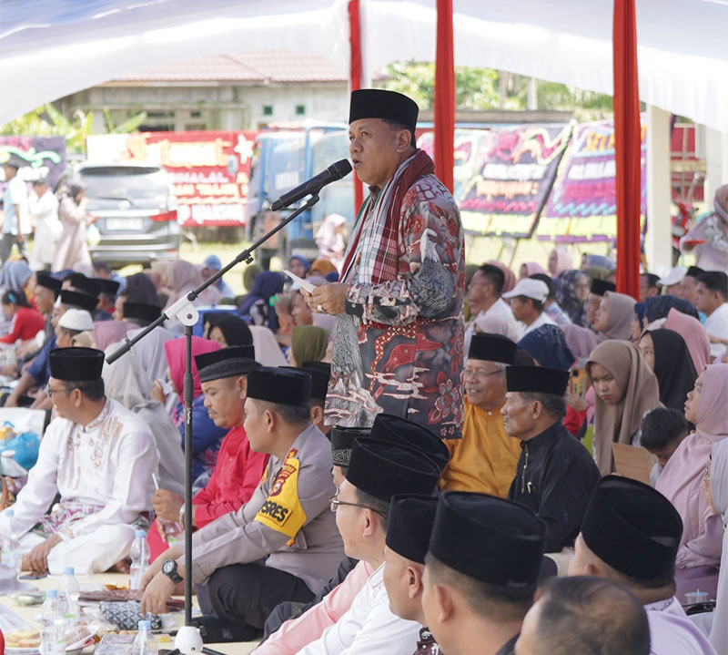 Bupati Kuansing H Suhardiman Amby menghadiri halalbihalal dan syukuran masyarakat Kenegerian Telukkuantan, Sabtu (13/4/2024).
