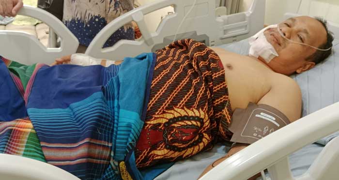 Kapolsek Kuantan Mudik AKP Hendra Setiawan SH, masih terbaring di ruang VIP RSUD Teluk Kuantan, Selasa (16/4/2024) usai insiden udara paramotor.