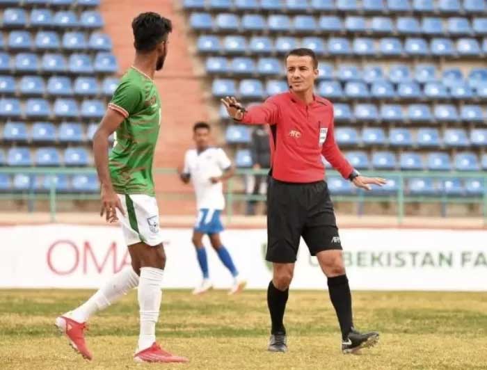 Nasrullo Kabirov mendapat intimidasi dari netizen Indonesia setelah memberikan penalti dan dua kartu merah kepada pemain Indonesia kontra Qatar di Piala Asia U-23 2024.