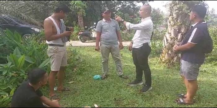 Kasat Narkoba Polres Kuansing&nbsp;AKP Novris Simanjuntak saat memimpin penangkapan pengedar sabu di Kecamatan Benai, Senin (15/4/2024).