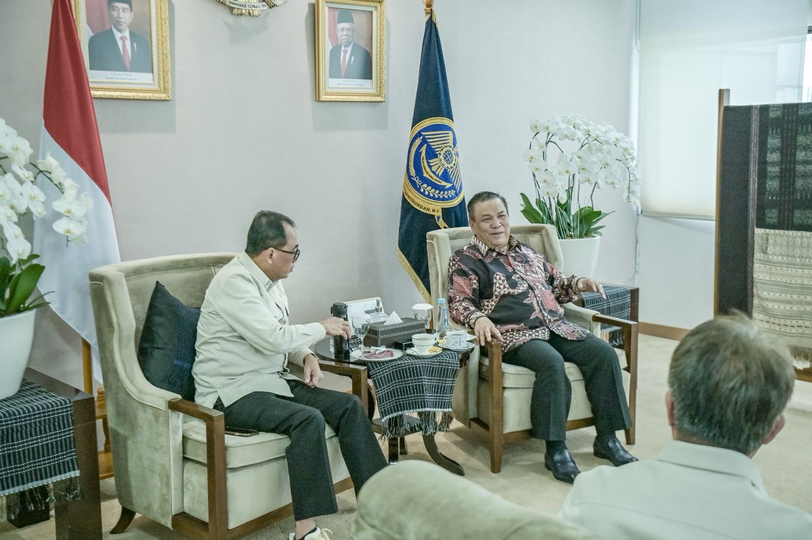 Penjabat Gubernur Riau SF Hariyanto saat  melakukan pertemuan dengan Menteri Perhubungan RI Budi Karya Sumadi di Kantor Kementerian Perhubungan pada Jumat  (19/4/2024).