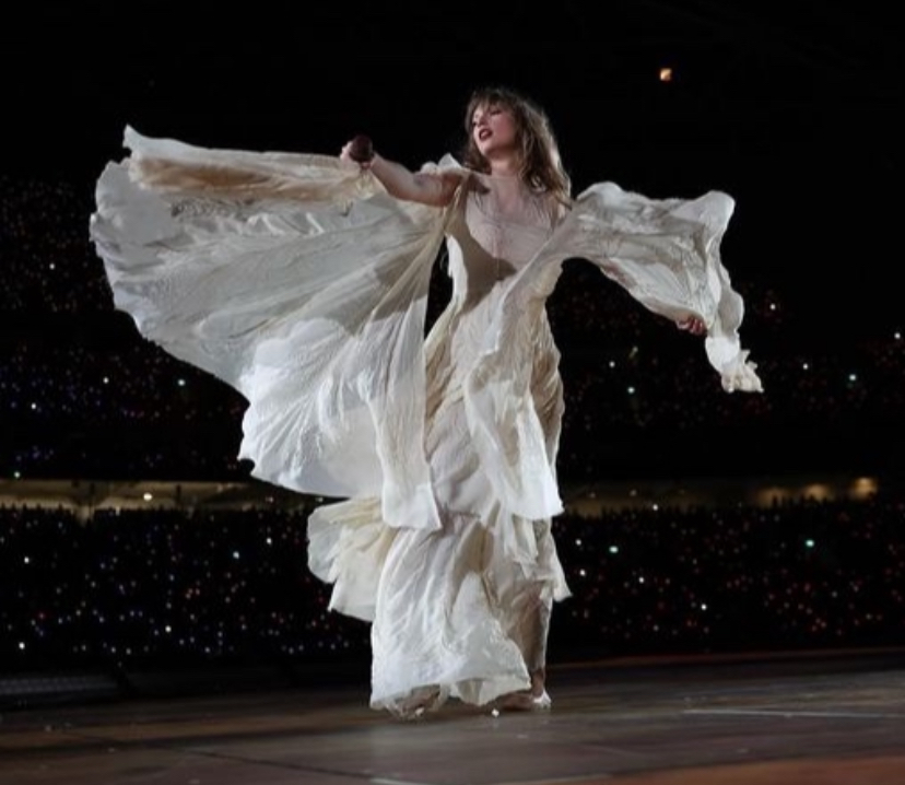 TAYLOR SWIFT