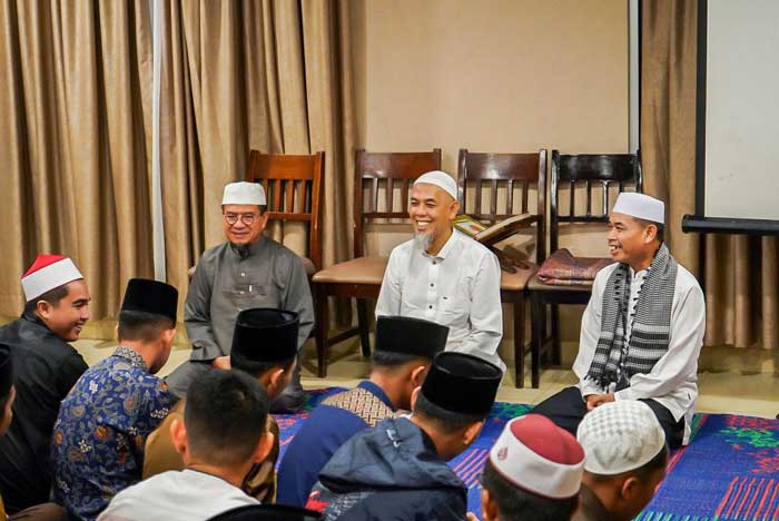 Walikota Dumai, H Paisal SKM Mars, Jumat (19/4/2024) berdialog dengan official dan para qori dan qoriah Dumai.