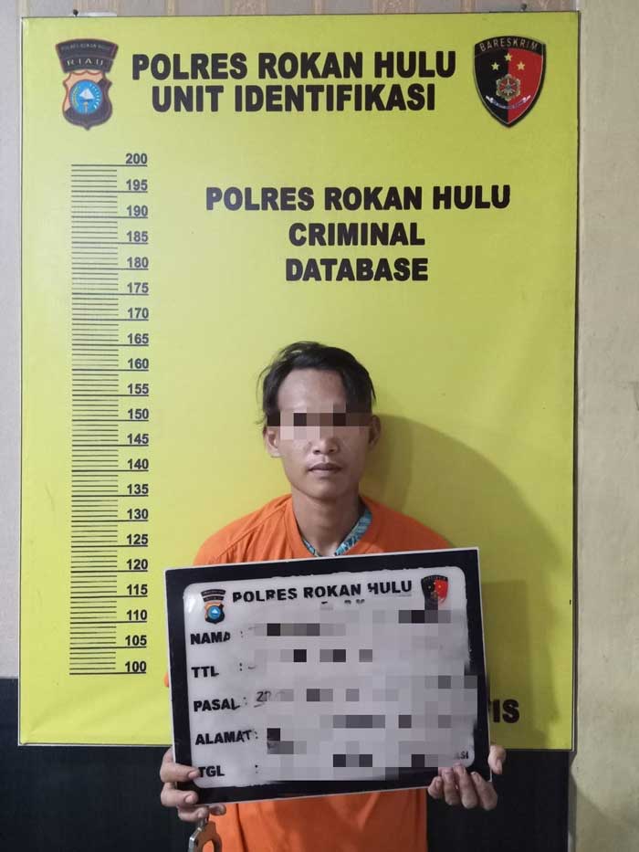 pelaku TH yang kini ditahan di Sel Mapolsek Kunto Darussalam, Jumat (19/4/2024)