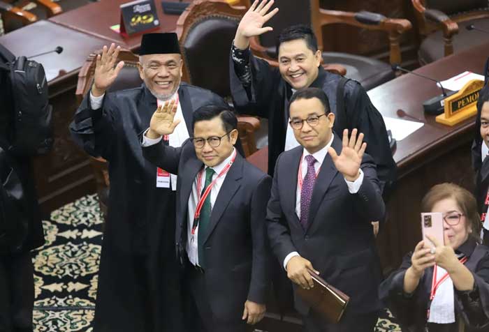 Calon presiden dan calon wakil presiden nomor urut 1 Anies Baswedan dan Muhaimin Iskandar hadir dalam sidang putusan perselisihan hasil Pilpres 2024 di Gedung MK, Jakarta.