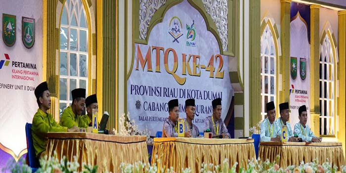 Peserta fahmil Qur&rsquo;an perhelatan MTQ Riau ke-42 saat lomba di Gedung Sasana Mitra Kompleks Perumahan Bukit Datuk, Dumai, Selasa (23/4/2024).