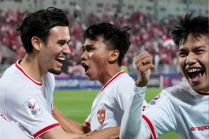 Kegagalan Arkhan Fikri (tengah) tentu tidak boleh jadi batu sandungan untuknya terus berkembang dan berikan yang terbaik untuk Timnas Indonesia.