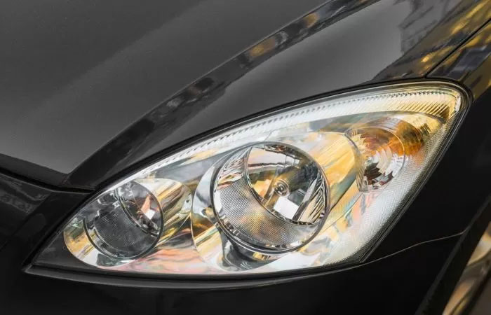 ILUSTRASI: Lampu mobil