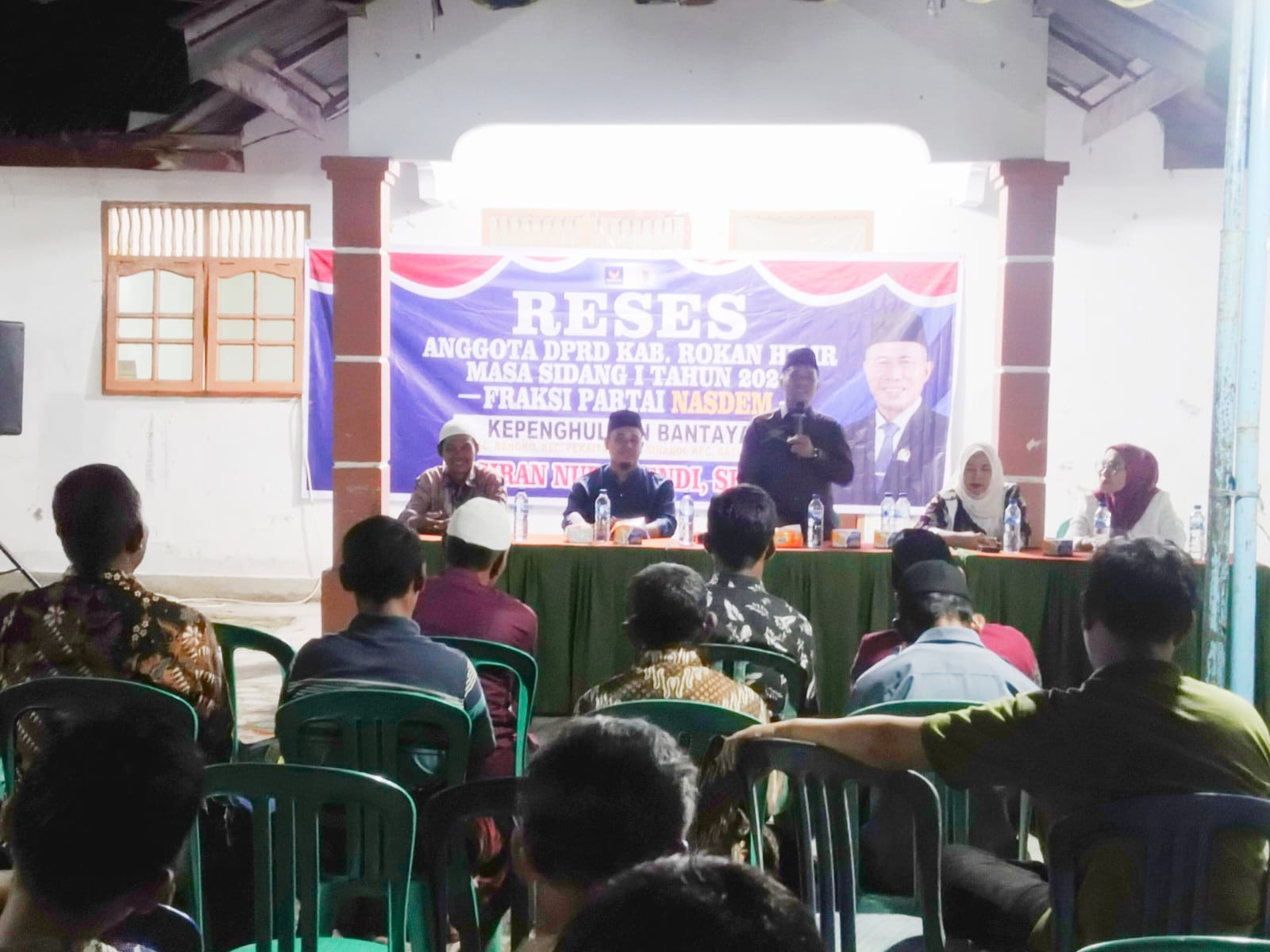 Basiran Nur Efendi SE MIP menyampaikan sambutan pada kegiatan reses di Kepenghuluan Bantaian Kecamatan Batu Hampar, Kamis (25/4/2024).