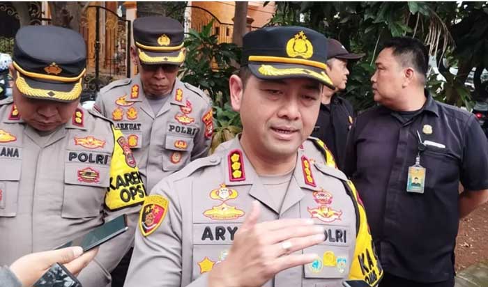 Kapolres Metro Depok, Kombes Pol Arya Perdana saat memberikan keterangan pers.