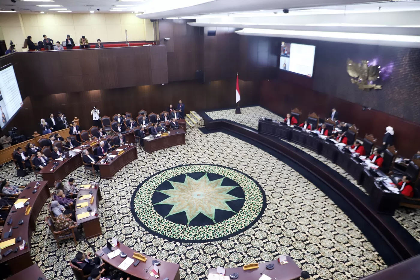 Suasana jalannya sidang putusan perselisihan hasil Pilpres 2024 di Gedung Mahkamah Konstitusi, Jakarta, Senin (22/4/2024).