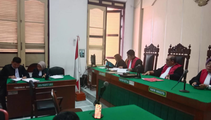 JPU membacakan tuntutan terhadap 6 terdakwa kasus sabu secara virtual, Senin (29/4).