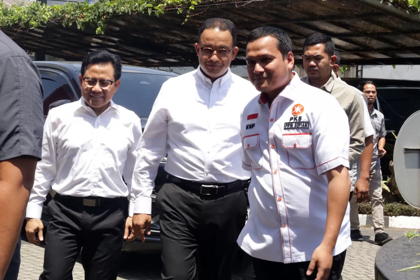 Pasangan Anies Baswedan dan Muhaimin Iskandar bersama Presiden Partai Keadilan Sejahtera (PKS) Ahmad Syaikhu, di DPP PKS, Jakarta, Selasa (12/9/2023).