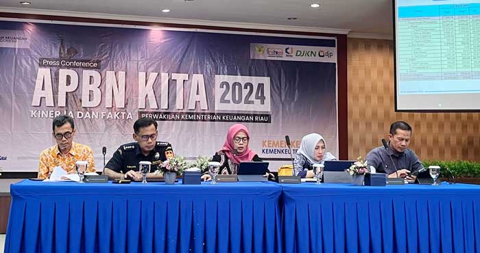 Kepala DJPb Riau, Heni Kartikasari memaparkan data terkait kinerja APBN Riau hingga akhir Maret 2024, Selasa&nbsp;(30/4/2024)