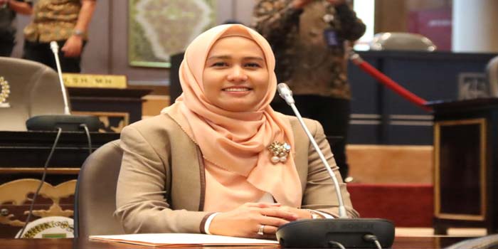 Wakil Ketua Komisi V DPRD Riau Karmila Sari saat  rapat di gedung DPRD Riau, baru-baru ini.