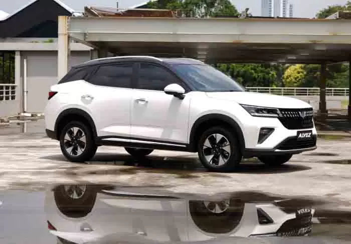 Tampilan eksteior Wuling Alvez yang bermain di segmen SUV kompak