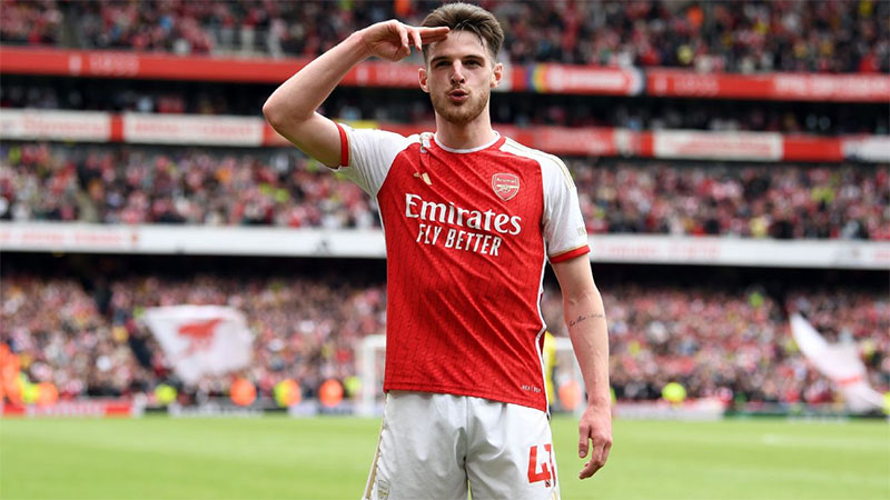 Geldang Arsenal Declan Rice melakukan selebrasi usai membobol gawang Biurnbemouth pada pekan ke-36 Premier League.