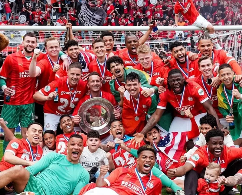PSV Eindhoven merayakan gelar juara Eredivisie/Liga Belanda usai taklukkan Sparta Rotterdam.