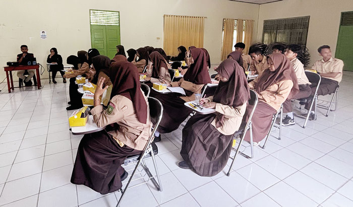 Puluhan siswa SMAN 2 Tebingtinggi dibekali wawasan akademis sekolah kedinasan Politeknik Imigrasi (Poltekim) oleh Kantor Imigrasi Kelas II TPI, Jumat (3/5/2024).
