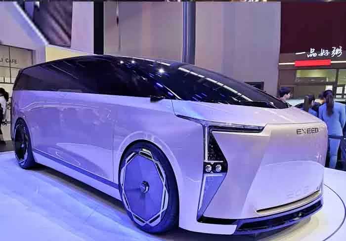 Exeed E08 merupakan sebuah MPV bongsor yang mempunyai desain futuristis.