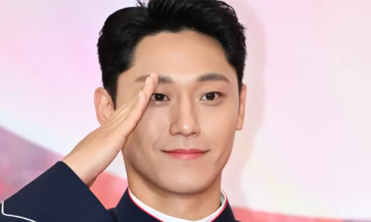 Lee Do-hyun mendapat penghargaan aktor terbaik.