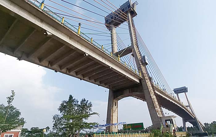 Lift Jembatan Tengku Agung Sultanah Latifah (TASL) yang berada di tiang  TASL menjadi salah satu ikon Kota Siak Sri Indrapura.  Foto diambil belum lama ini.