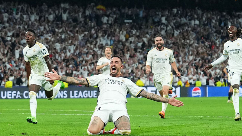 Joselu melakukann selebrasi usai jadi pahlawan Real Madrid atas Bayern Munchen lewat dua gol telatnya di Santiago Beranbeu,
