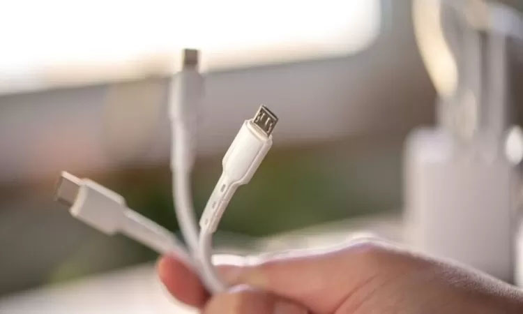 Ilustrasi charger HP.