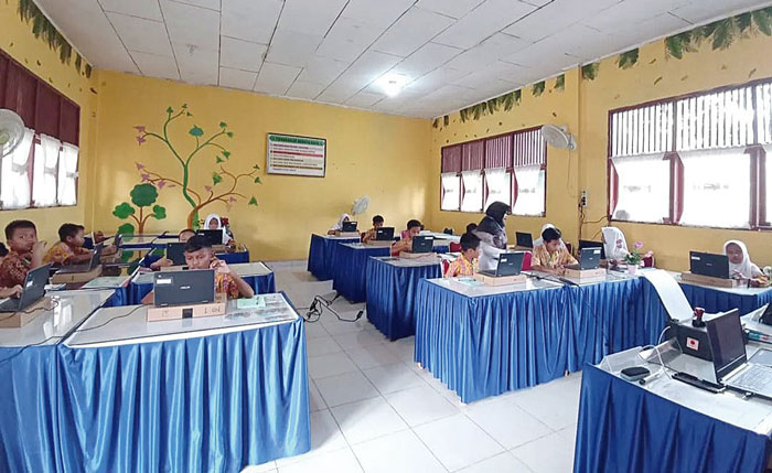 Murid SDN 128 Pekanbaru sedang mengikuti kegiatan Asesmen Nasional  Berbasis Komputer (ANBK), beberapa waktu lalu.