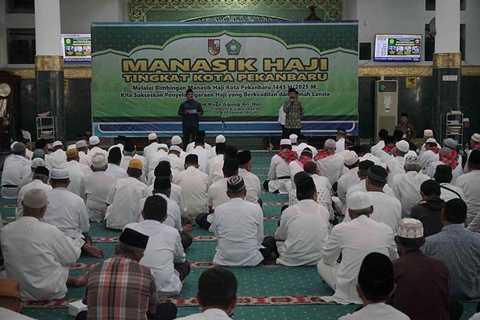 Suasana penutupan Manasik Haji tingkat Kota Pekanbaru di Masjid Raya An-Nur Pekanbaru, Senin (6/5/2024).