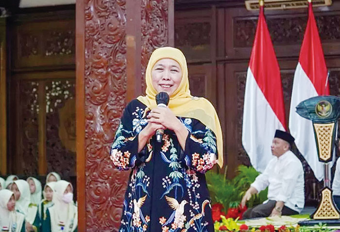 Ketua Muslimat NU Khofifah Indar Parawansa berpidato dalam sebuah acara, belum lama ini.