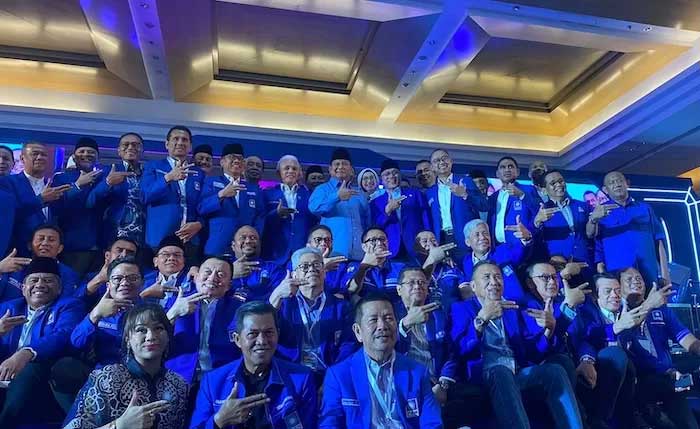Sejumlah elite pengurus PAN dan DPW se-indonesia saat berfoto bersama Presiden terpilih Prabowo Subianto.