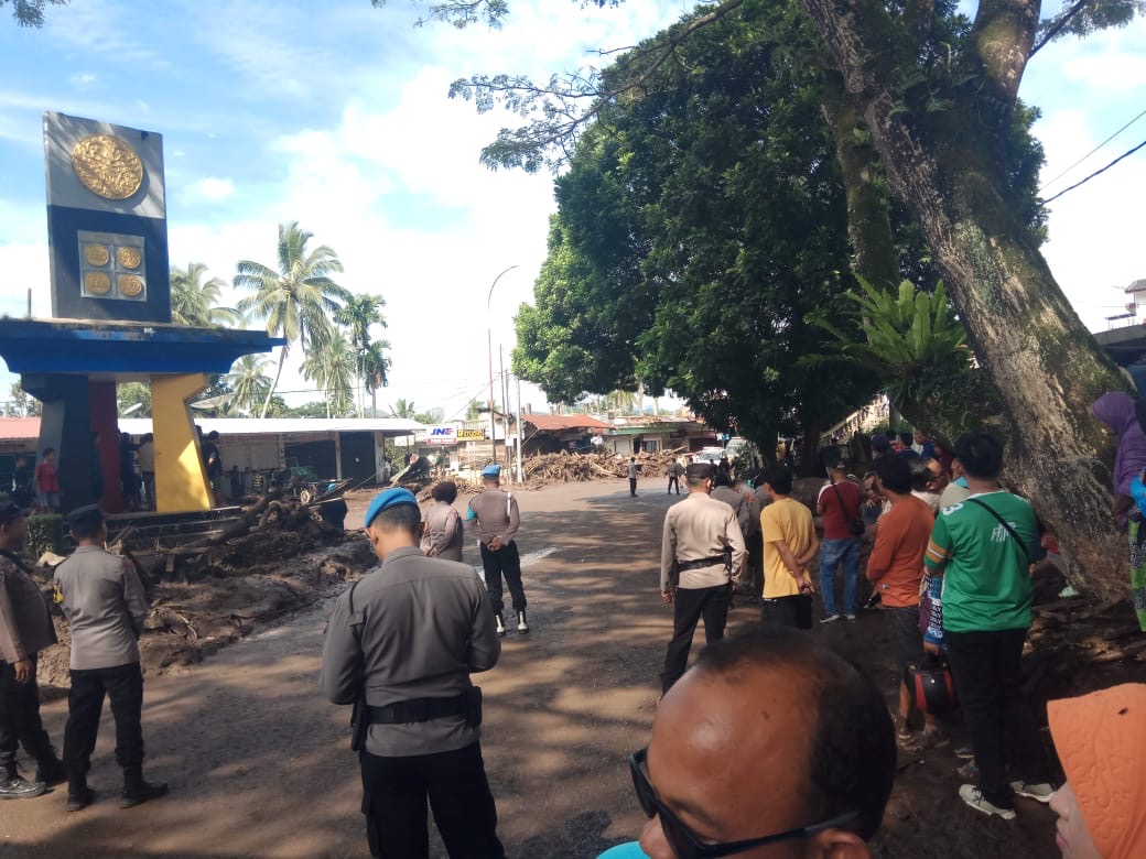 Kondisi terkini situasi di Kabupaten Tanah Datar usai diterjang banjir bandang, Ahad (12/5/2024).