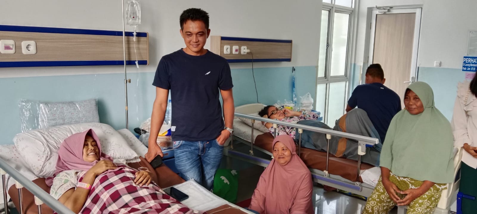 Ibu keempat bayi yang baru melahirkan di rumah sakit ibu dan anak Milano.