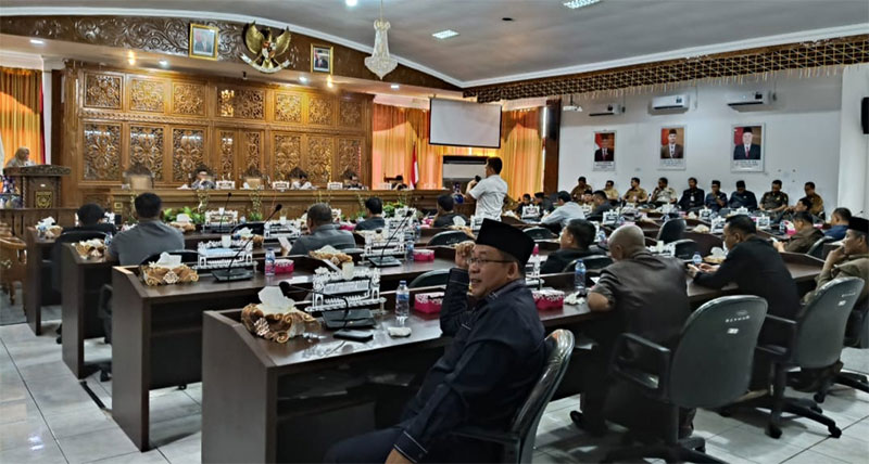 Suasana rapat paripurna di Gedung DPRD Kuansing, Senin (13/5/2024).