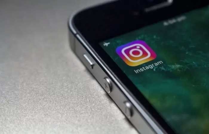 Ilustrasi Instagram terpasang di ponsel pintar.Pexels