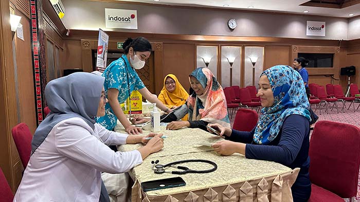 Indosat Sumatera menggelar donor darah di 3 kota di Pulau Sumatera yakni Pekanbaru, Medan dan Palembang berlokasi di kantor Indosat masing-masing kota, belum lama ini.