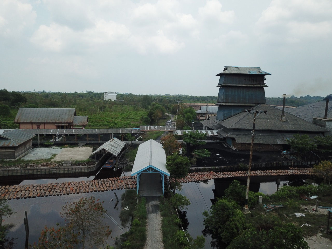 Salah satu kilang sagu yang berada di Sungai Tohor Kecamatan Tebingtinggi Timur, Kepulauan Meranti, yang diambil Riaupos.co beberapa waktu lalu.