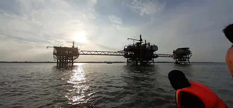 Kondisi salah satu anjungan pengeboran minyak lepas pantai di Selat Lalang, Siak, beberapa waktu lalu. SKK Migas dan KKKS Mubadala Energy mengumumkan penemuan gas besar dari sumur eksplorasi laut