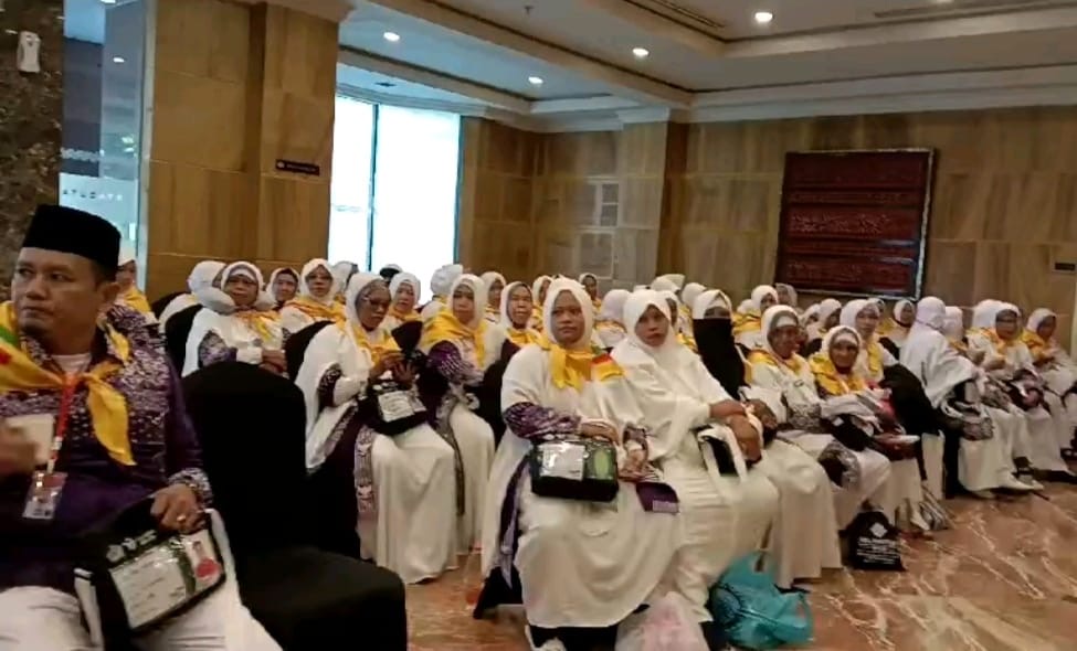 Sebanyak 84 JCH asal Kecamatan Rambah, Rohul diberangkatkan lebih awal ke Pekanbaru. JCH tiba dengan selamat dan menginap semalam di Hotel Aryaduta Pekanbaru, Jumat (17/5/2024) petang.
