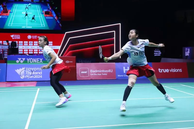 Ganda putri Indonesia Febriana Dwipuji Kusuma/Amallia Cahaya Pratiwi saat berlaga di babak semifinal Thailand Open 2024 di Bangkok, Thailand, Sabtu (18/5/2024).