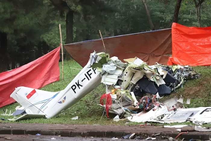 Pesawat latih Tecnam P2006T dengan nomor registrasi PK-IFP milik Indonesia Flying Club (Perkumpulan Penerbang Indonesia) di kawasan BSD, Tangerang.