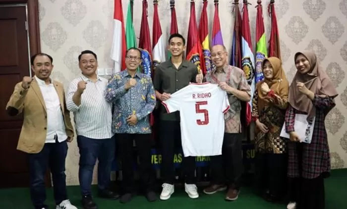 Rizky Ridho kembali sowan ke kampus usai laga Piala Asia U-23 dan playoff Olimpiade 2024, pada Jumat (17/5).