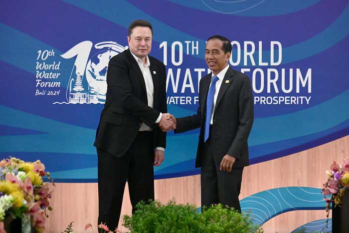 Presiden Joko Widodo (Jokowi) bertemu dengan CEO SpaceX dan Tesla, Elon Musk di sela-sela Konferensi Tingkat Tinggi (KTT) World Water Forum (WWF) ke-10 yang berlangsung di BICC, Bali.
